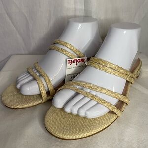 BCBGeneration Women’s Size 9 Cream and Metallic Sandal Brand New Never Worn